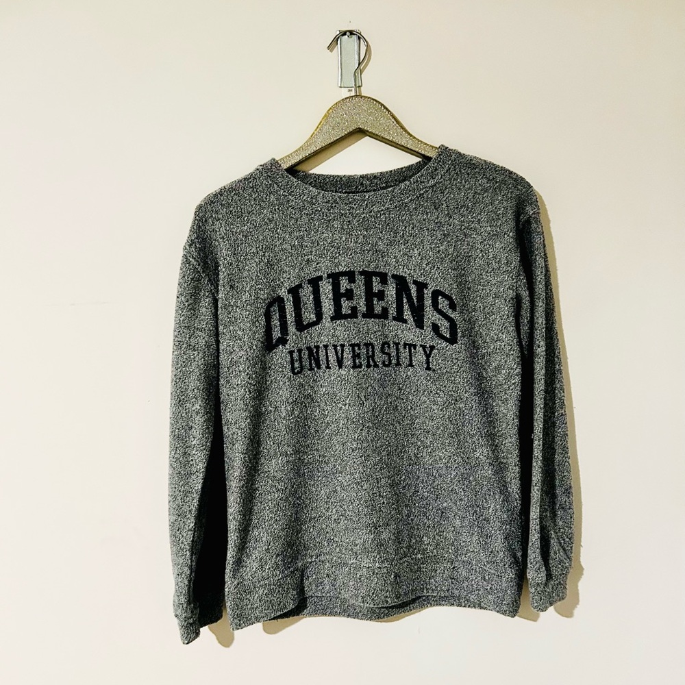 Queen’s University sweater • small